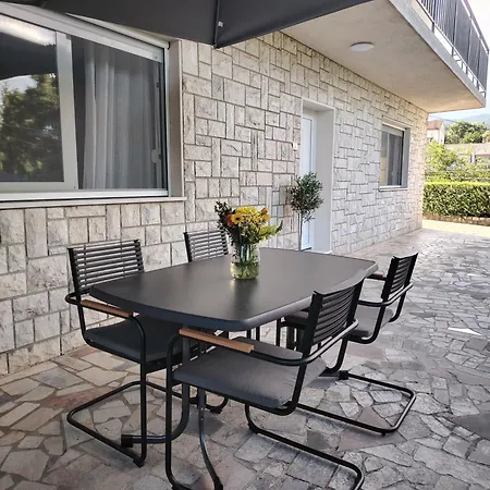 Apartment Lior *